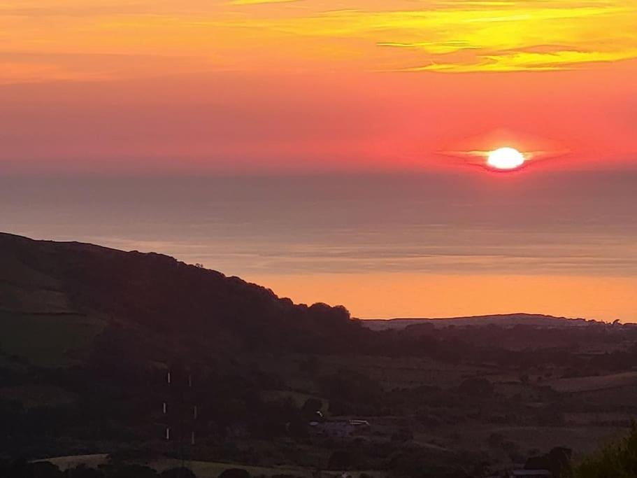 Villa Amazing Coastal & Sunset Views In Eryri Llanllyfni Exterior foto